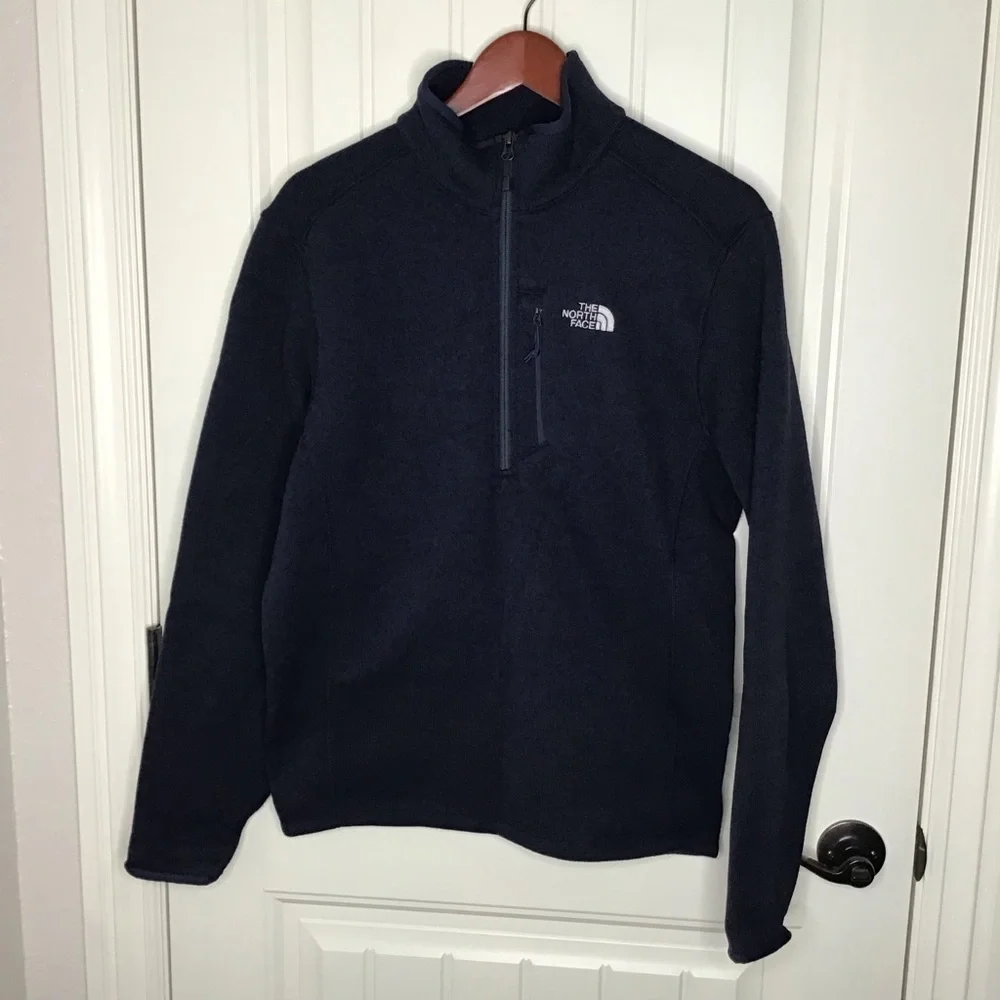 The North Face Gordon Lions 1/4 Zip Fleece Pullover in Navy Size Small.